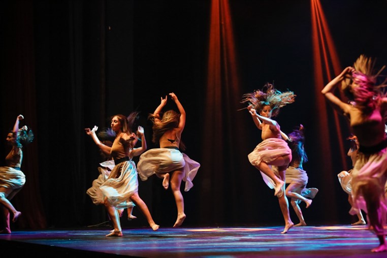 Tribe Dance Hold Your Dream 